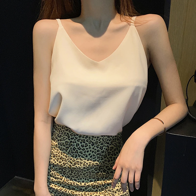 Women Tank Top V Neck Sexy Plus Size Chiffon Blouse Sleeveless Shirt Ladies Tops Summer Camisole Halter Tank All-match tops
Women Tank Top V Neck Sexy Plus Size Chiffon Blouse Sleeveless Shirt Ladies Tops Summer Camisole Halter Tank All-match tops