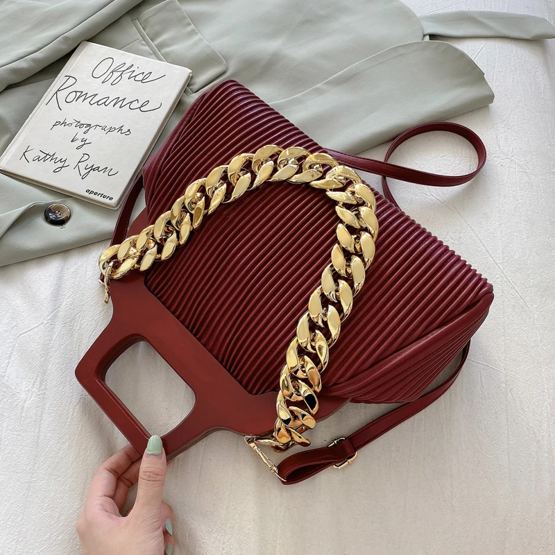 Thick Chain Small PU Leather Shoulder Crossbody Bags with Short Handle for Women 2021 Winter Luxury Simple Lady Handbags Sac
Thick Chain Small PU Leather Shoulder Crossbody Bags with Short Handle for Women 2021 Winter Luxury Simple Lady Handbags Sac
