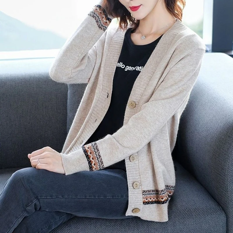Spring Women Sweater Knit Cardigan Thin Spring 2021 New Knitted Sweater Ladies Autumn V-Neck Single-Breasted Tops Female Truien
Spring Women Sweater Knit Cardigan Thin Spring 2021 New Knitted Sweater Ladies Autumn V-Neck Single-Breasted Tops Female Truien