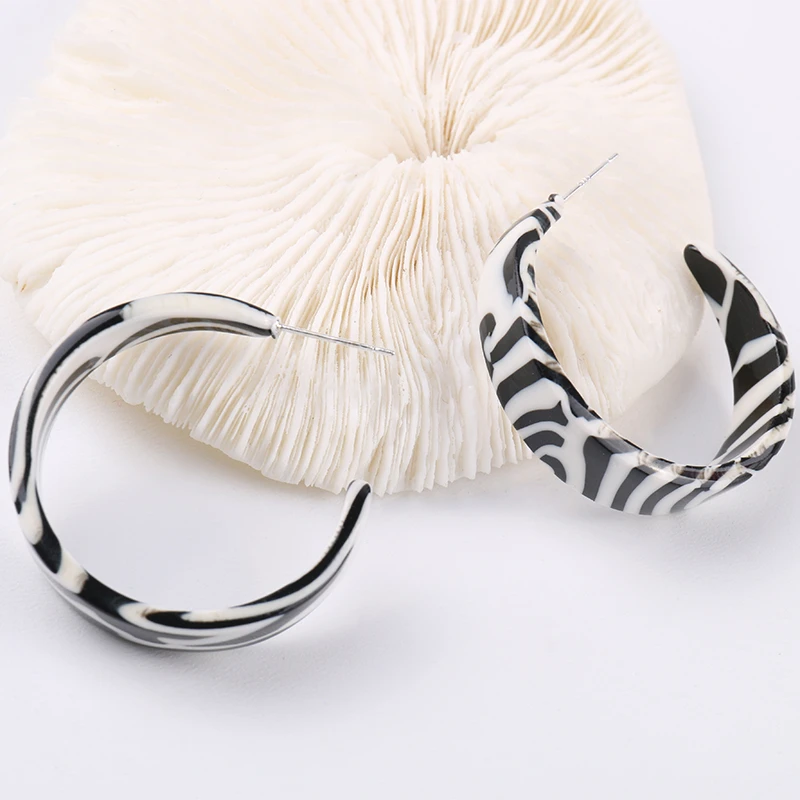 Simple Hoop Earrings for Women 2021 Popular Daily Use Party Birthday School Office Beauty Earring Fashion Jewelry Best Gifts
Simple Hoop Earrings for Women 2021 Popular Daily Use Party Birthday School Office Beauty Earring Fashion Jewelry Best Gifts