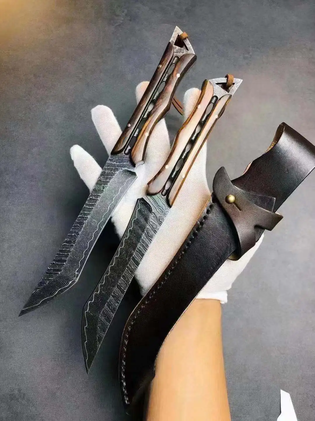 Handmade Damascus Fixed Blade Knife 60HRC Tactical Camping Hunting Survival Pocket Utility EDC Tools Military Knifes
Handmade Damascus Fixed Blade Knife 60HRC Tactical Camping Hunting Survival Pocket Utility EDC Tools Military Knifes