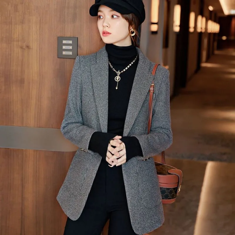 Large Size Women Blazer High-quality Office Suit New Arrival Temperament Plaid Mid-length Ladies Jacket All-match Blouse S-5XL
Large Size Women Blazer High-quality Office Suit New Arrival Temperament Plaid Mid-length Ladies Jacket All-match Blouse S-5XL