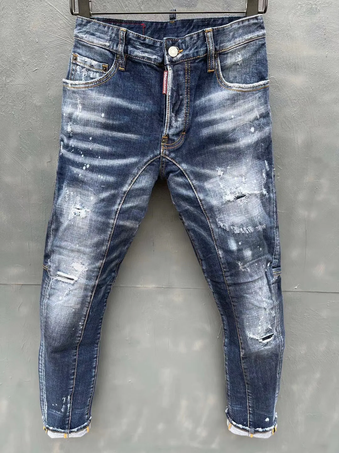 Free shipping DSQUARED2 Men's Skinny Jeans Ripped Holes And elastic Paint Spray Blue Stitching Beggar Pants
Free shipping DSQUARED2 Men's Skinny Jeans Ripped Holes And elastic Paint Spray Blue Stitching Beggar Pants