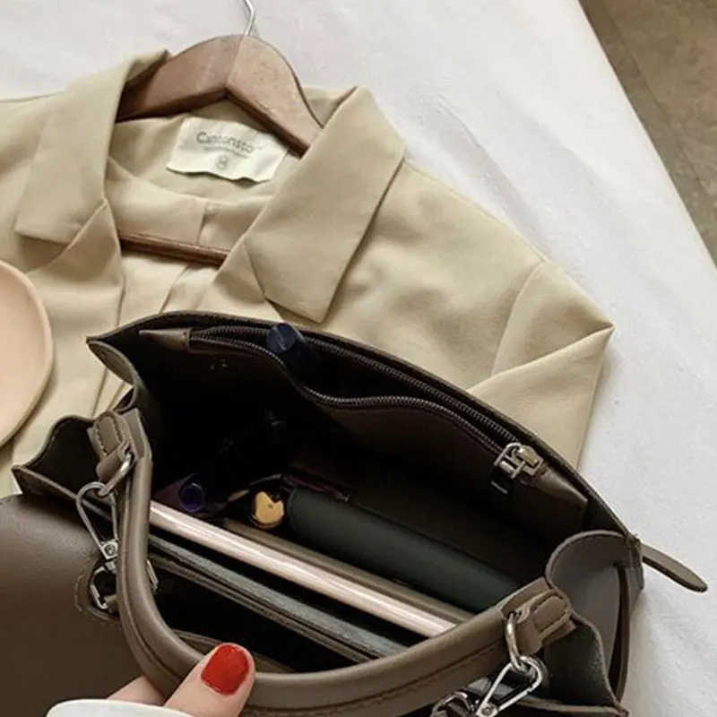 Women Elegant Shoulder Bag Belt Decoration Vintage PU Leather Messenger Bags Casual Square Crossbody Bag New Fashion Handbag
Women Elegant Shoulder Bag Belt Decoration Vintage PU Leather Messenger Bags Casual Square Crossbody Bag New Fashion Handbag
