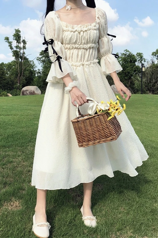 Japanese Sweet Square Collar Pleated Slim-Fit High Waist Bow Lace-up Bell Sleeve French Dress Female Summer gothic lolita dress
Japanese Sweet Square Collar Pleated Slim-Fit High Waist Bow Lace-up Bell Sleeve French Dress Female Summer gothic lolita dress