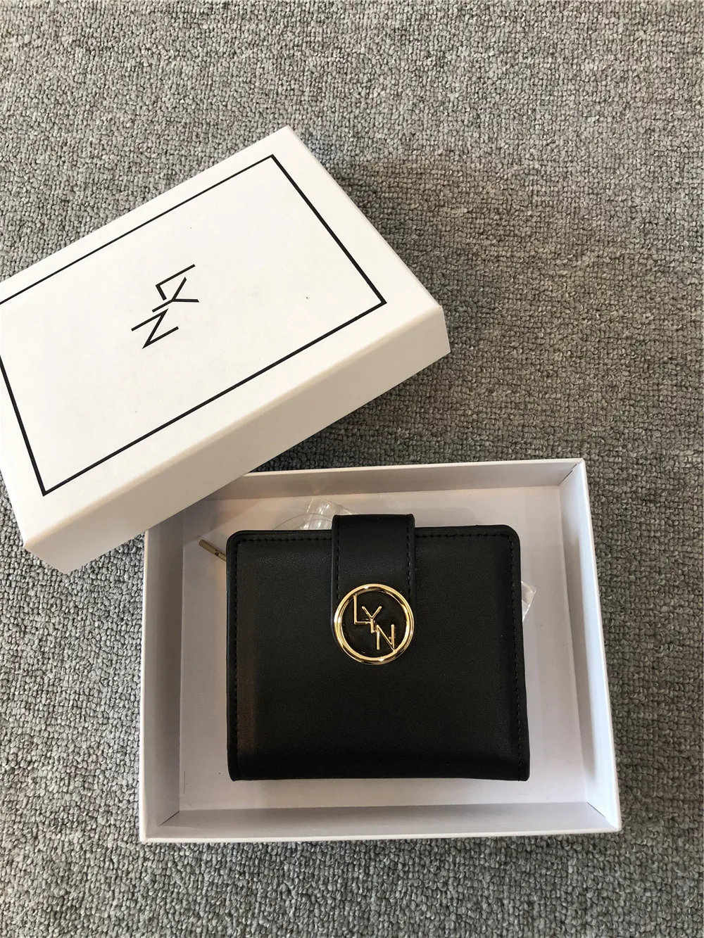 Brand Women's Short Wallet Female Solid Color Hasp LYN Coin Purses Luxury Designer Card Holder Clutch Ladies Money Bags
Brand Women's Short Wallet Female Solid Color Hasp LYN Coin Purses Luxury Designer Card Holder Clutch Ladies Money Bags