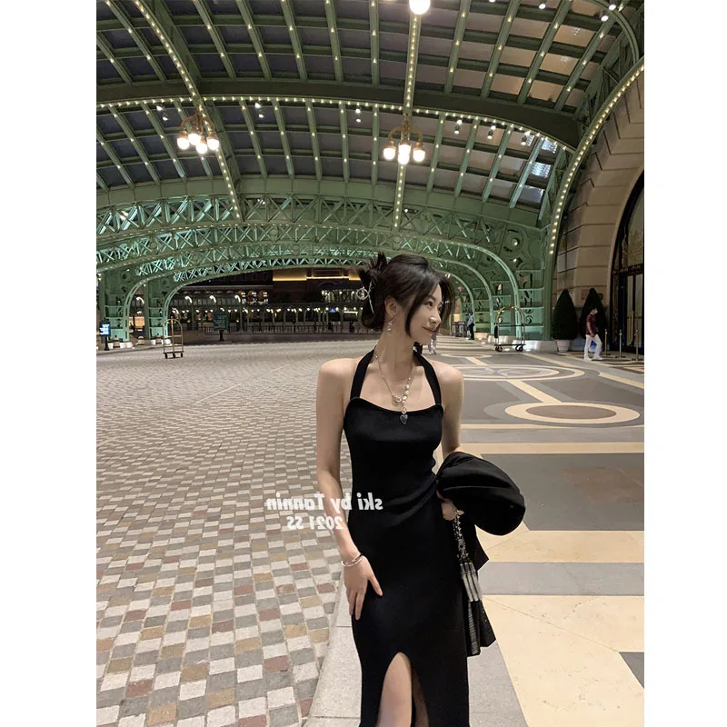 Black Halter Dress New Sexy Open Back Split Knit Skirt Little Black Dress Slim Temperament Mid-length Skirt
Black Halter Dress New Sexy Open Back Split Knit Skirt Little Black Dress Slim Temperament Mid-length Skirt