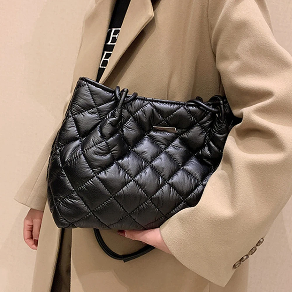 Luxury Down Padded Women Shoulder Bag Brands Big Lingge Quilting Tote Women's Handbags Cotton Pad Bucket Bags for Women 2022 New
Luxury Down Padded Women Shoulder Bag Brands Big Lingge Quilting Tote Women's Handbags Cotton Pad Bucket Bags for Women 2022 New