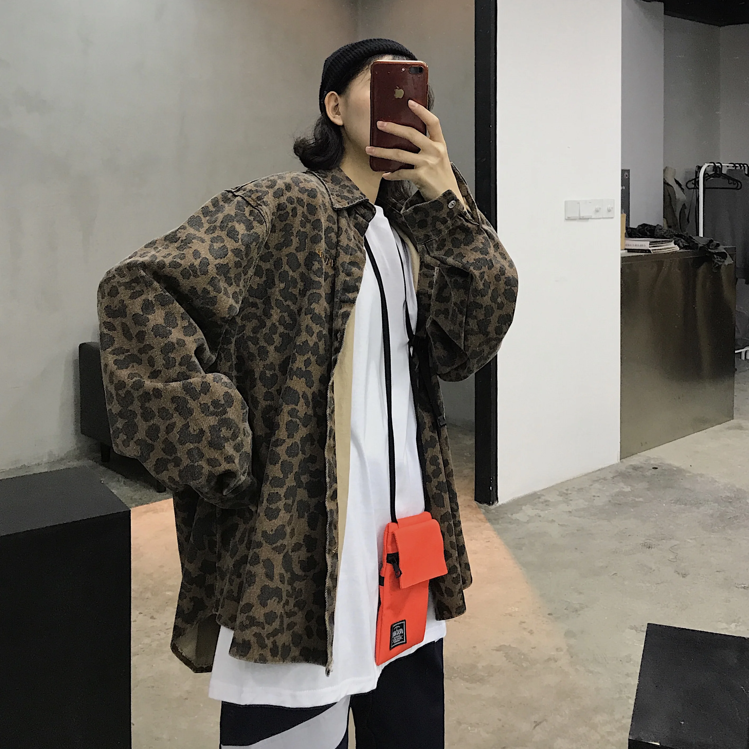 Dyxy2019 Spring and Summer Ins Loose Boyfriend Style Oversize Vintage Leopard Hong Kong Style Coat Shirt Men and Women
Dyxy2019 Spring and Summer Ins Loose Boyfriend Style Oversize Vintage Leopard Hong Kong Style Coat Shirt Men and Women