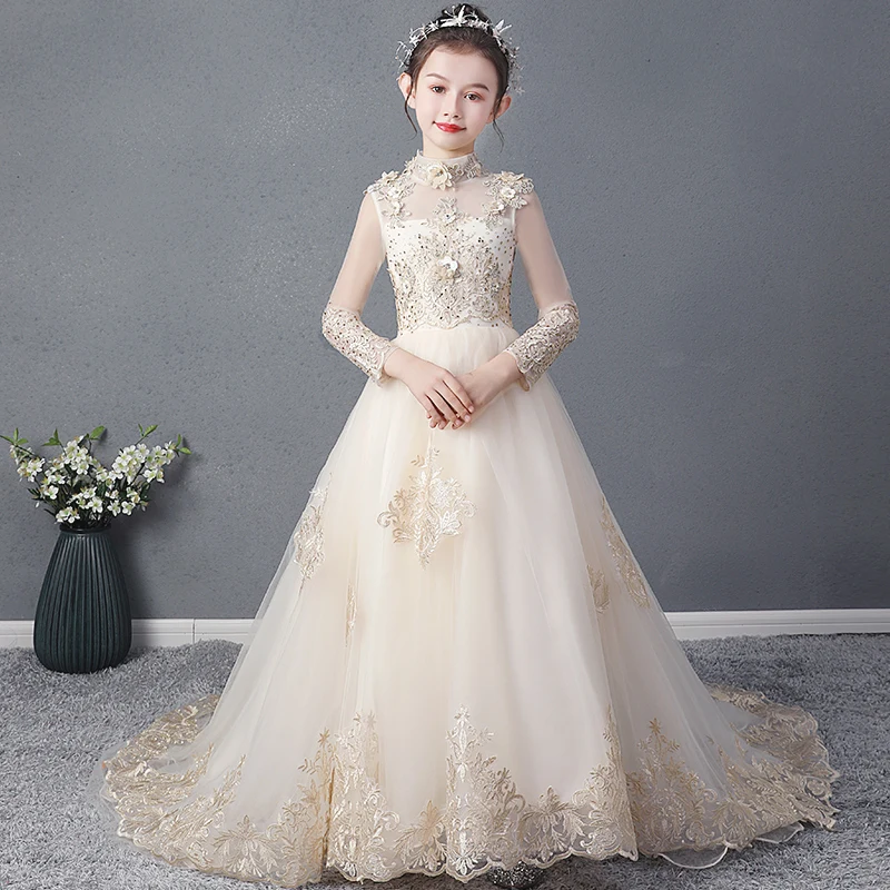 Платье детское ТРАПЕЦИЕВИДНОЕ с цветочным принтом и воротником-стойкой 
Платье детское ТРАПЕЦИЕВИДНОЕ с цветочным принтом и воротником-стойкой