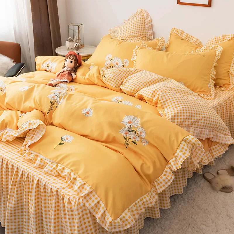 Home textile bedspread four-piece set Winter small fresh cartoon bedding Princess wind lace quilt cover 4-piece set
Home textile bedspread four-piece set Winter small fresh cartoon bedding Princess wind lace quilt cover 4-piece set