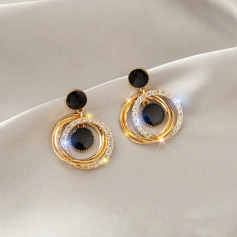 Korean Version Of The New Silver Needle Temperament Personality Earrings Fashion Retro Geometric Long Tass
Korean Version Of The New Silver Needle Temperament Personality Earrings Fashion Retro Geometric Long Tass