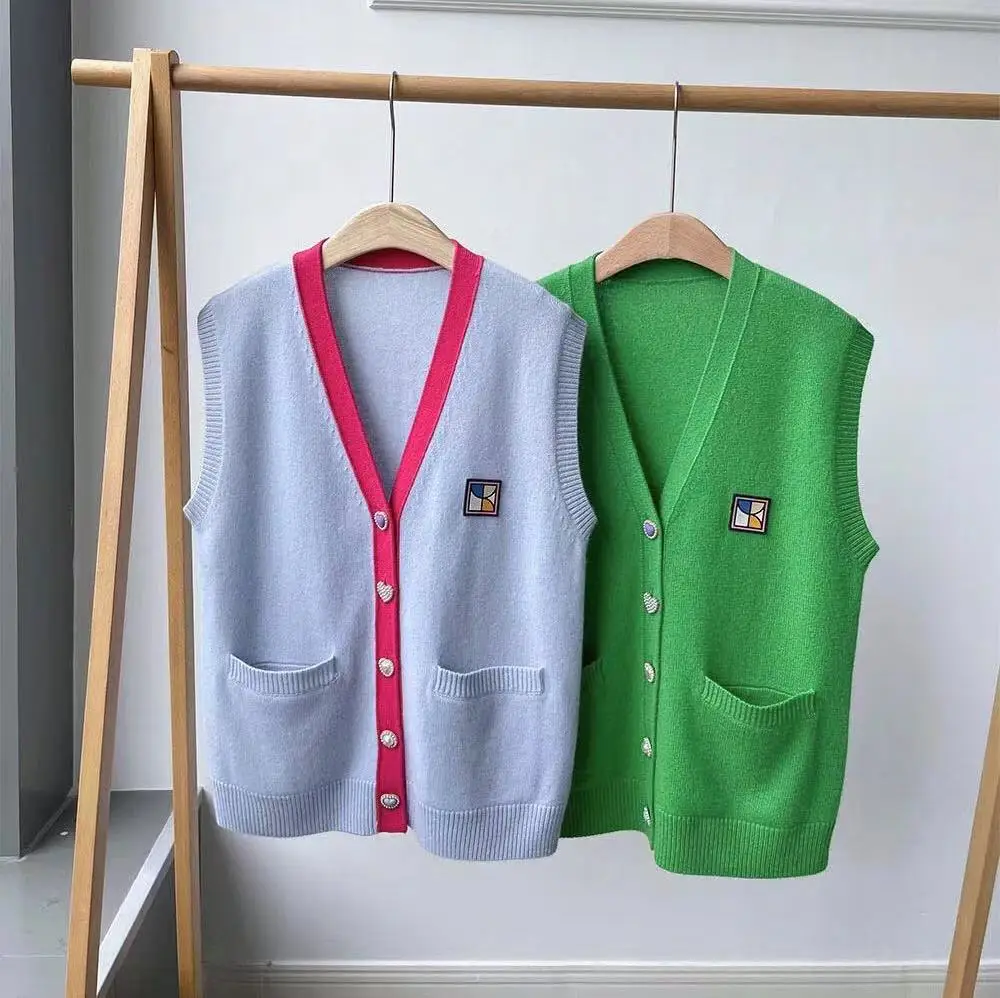 Fyion 2021 Runway Designer Cashmere Vest Women's Diamonds Buttons V-neck Color Patchwork Single Breasted Knitted Sweater
Fyion 2021 Runway Designer Cashmere Vest Women's Diamonds Buttons V-neck Color Patchwork Single Breasted Knitted Sweater