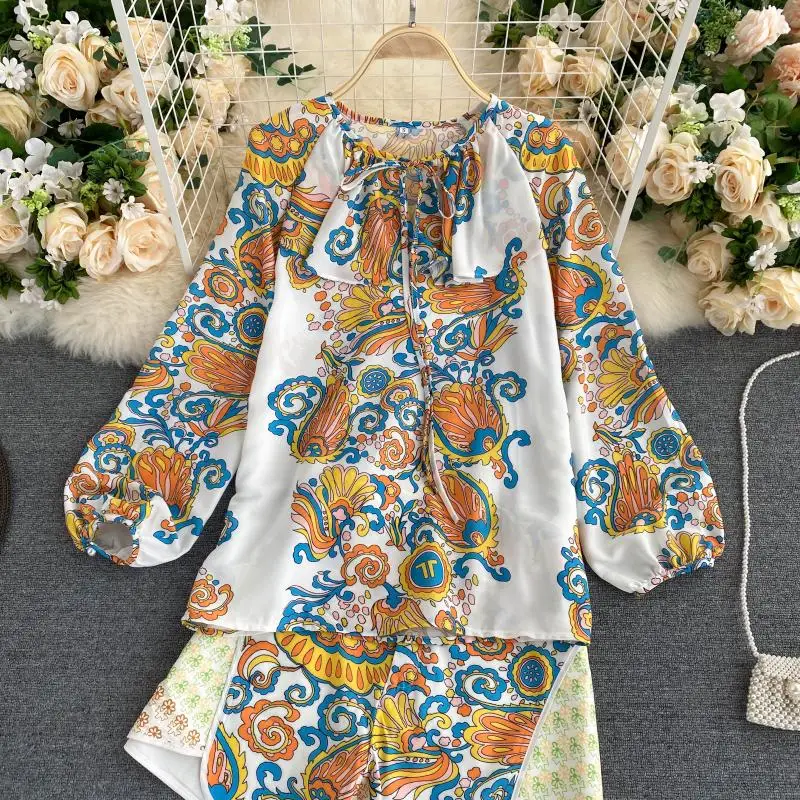Fashion Vintage Two Piece Set 2020 Summer O-Neck Long Sleeves Blouse Lady Tops+ Shorts Women Vintage Streetwear Palace Style SET
Fashion Vintage Two Piece Set 2020 Summer O-Neck Long Sleeves Blouse Lady Tops+ Shorts Women Vintage Streetwear Palace Style SET
