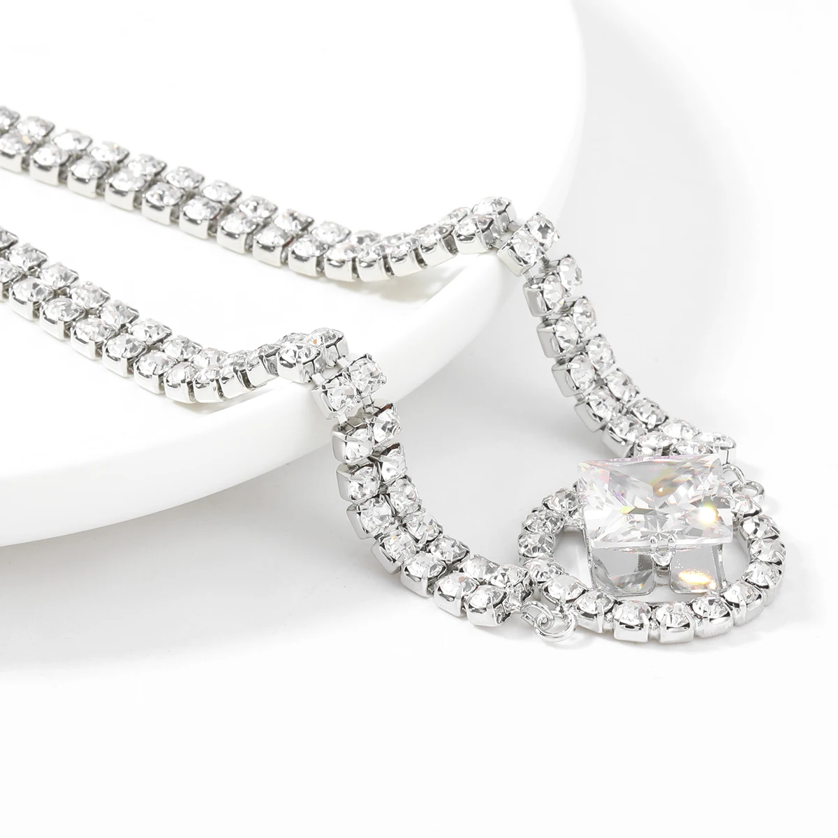 2021 Fashion New Shiny Rhinestone Chain Ladies Dinner Wedding Necklace Temperament Fashion Accessories 
2021 Fashion New Shiny Rhinestone Chain Ladies Dinner Wedding Necklace Temperament Fashion Accessories