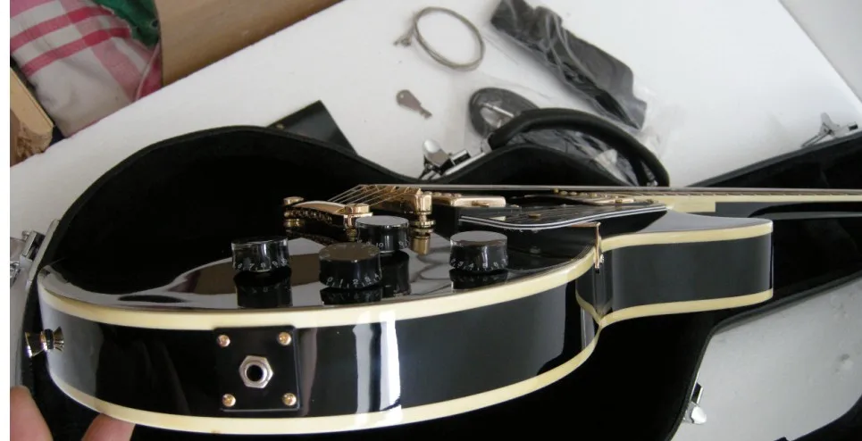 free shipping China Custom Guitar High Quality Musical Instrument black electric guitar 7yue9
free shipping China Custom Guitar High Quality Musical Instrument black electric guitar 7yue9
