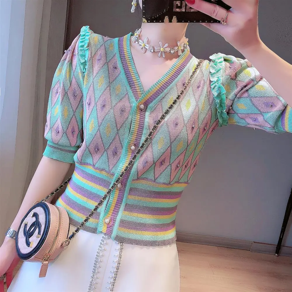 2021 spring new bubble sleeve V-neck Lingge slim slim wood ear jacquard sweater cardigan
2021 spring new bubble sleeve V-neck Lingge slim slim wood ear jacquard sweater cardigan