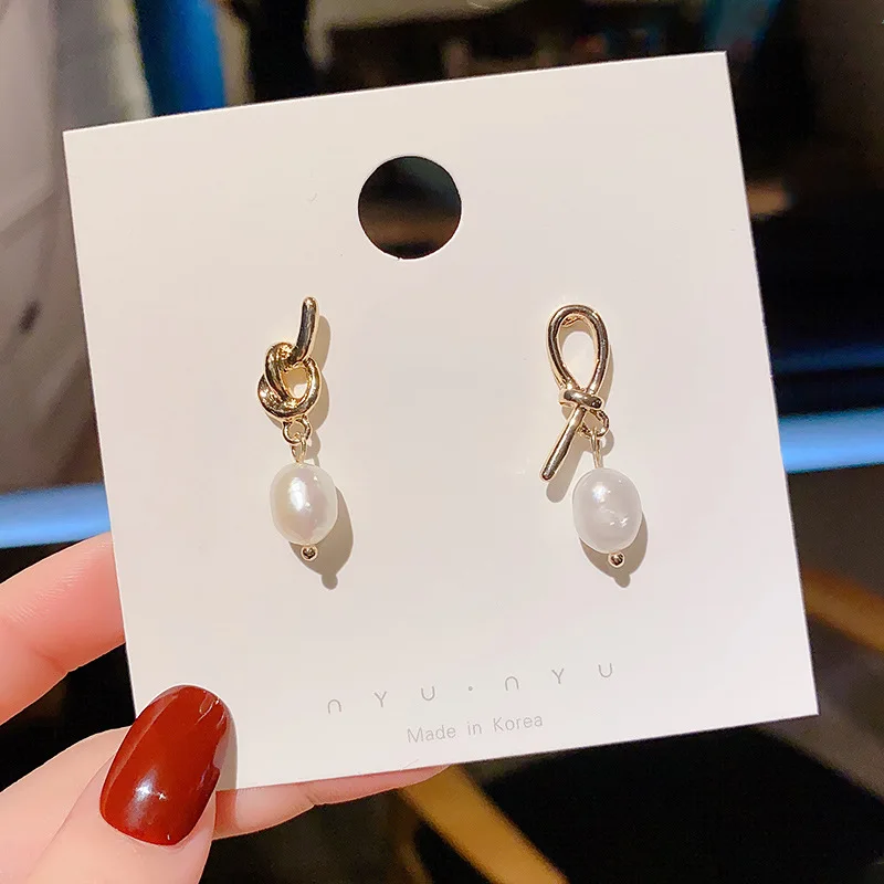 Fashion Retro Irregular Pearl Dangle Earrings Temperament Love Female Luxury Jewelry Gold Plated Woman Drop Shipping
Fashion Retro Irregular Pearl Dangle Earrings Temperament Love Female Luxury Jewelry Gold Plated Woman Drop Shipping