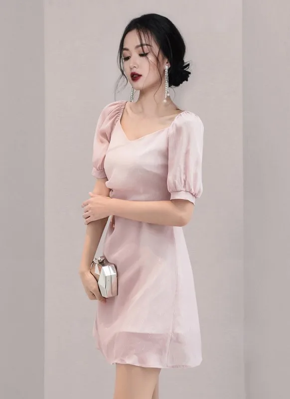 Summer fashion mini dress female 2021 new Korean version of short-sleeved waist slimming elegant retro casual chiffon dress 
Summer fashion mini dress female 2021 new Korean version of short-sleeved waist slimming elegant retro casual chiffon dress