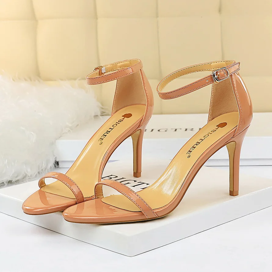 2020 New Fashion Women 11 8cm High Heels Sandals Lady Fetish Red Strappy Party Dress Shoes Stripper Stiletto Leather Nude Pumps
2020 New Fashion Women 11 8cm High Heels Sandals Lady Fetish Red Strappy Party Dress Shoes Stripper Stiletto Leather Nude Pumps