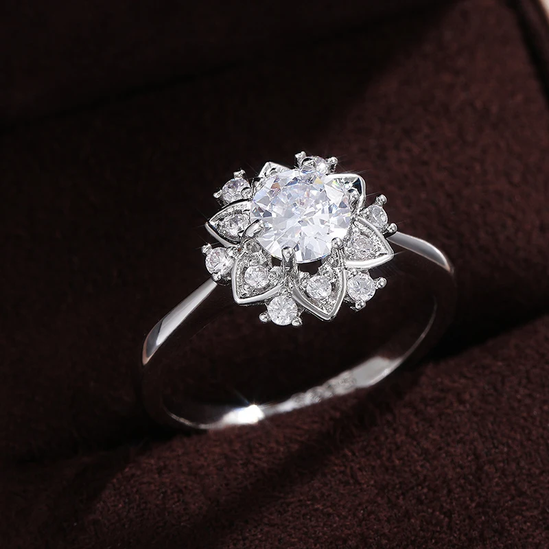 Classic Exquisite Flower Snowflake Wedding Rings For Women White Brilliant CZ Crystal Princess Ring Fashion Engagement Jewelry
Classic Exquisite Flower Snowflake Wedding Rings For Women White Brilliant CZ Crystal Princess Ring Fashion Engagement Jewelry