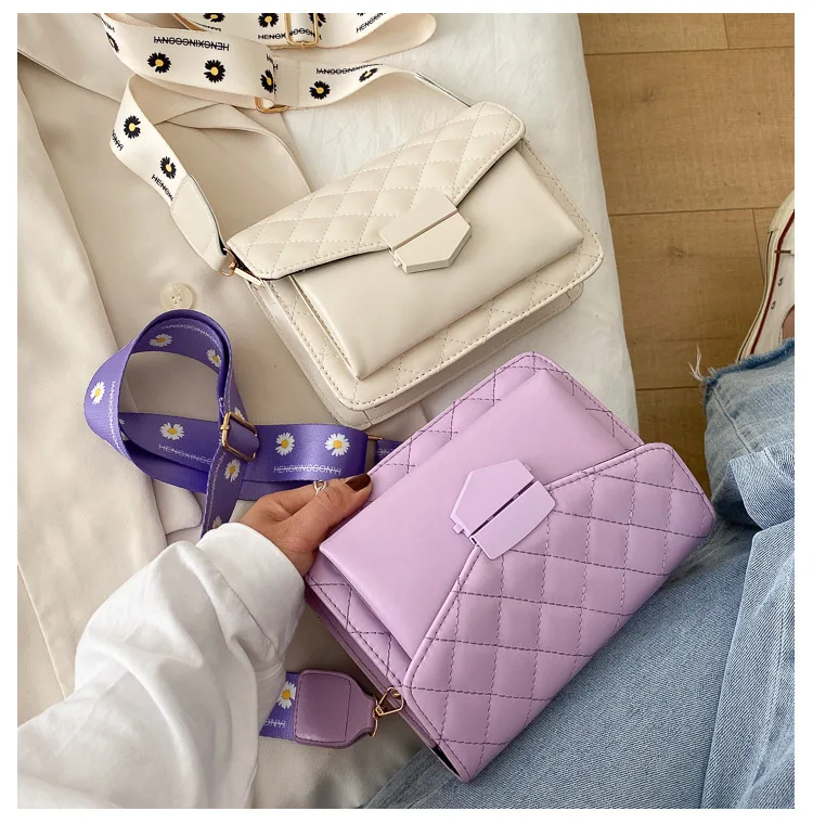 Trend small bag foreign style women's bag 2021 summer new fashion messenger bag embroidered thread small square bag
Trend small bag foreign style women's bag 2021 summer new fashion messenger bag embroidered thread small square bag