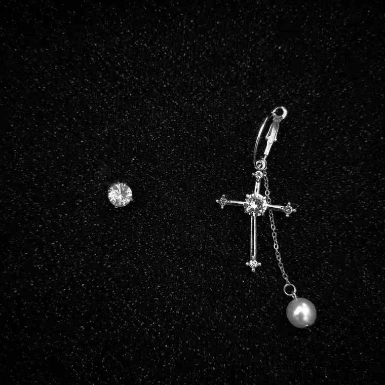 Korean Fashion New Super Fashionable Cross Gem Shiny Earrings Simple Graceful Earring Ring/Stud Earring Women Wholesale
Korean Fashion New Super Fashionable Cross Gem Shiny Earrings Simple Graceful Earring Ring/Stud Earring Women Wholesale