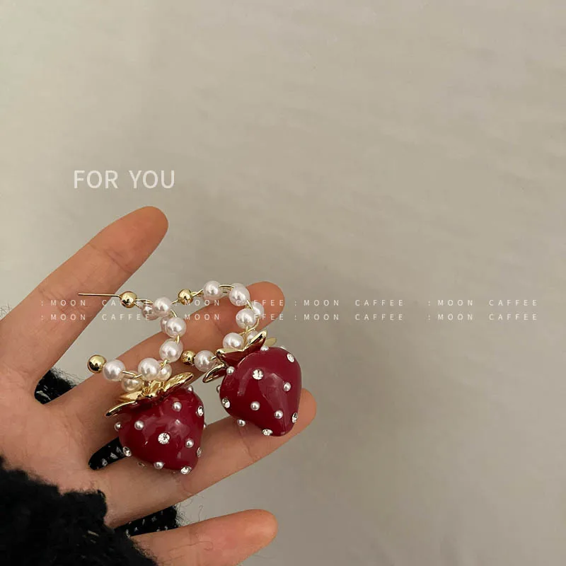 925 Silver Needle French Pearl Red Strawberry Earrings Korean Fashion Retro Earrings for Women 2021 Whole Sale
925 Silver Needle French Pearl Red Strawberry Earrings Korean Fashion Retro Earrings for Women 2021 Whole Sale