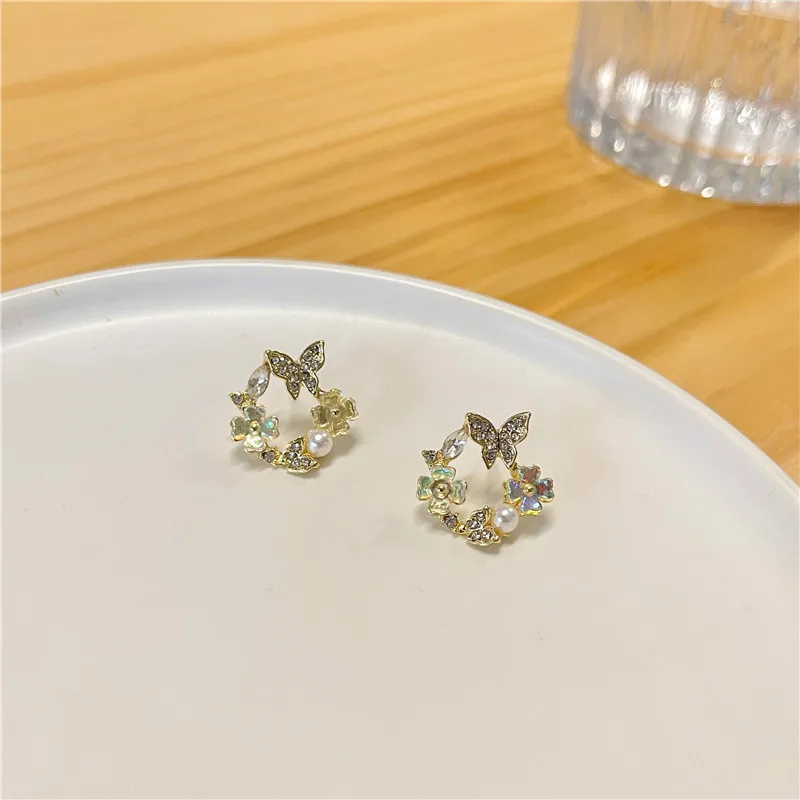 High Temperament New Pearls Fake Earrings Butterfly Fairy Rhinestone Statement Earrings
High Temperament New Pearls Fake Earrings Butterfly Fairy Rhinestone Statement Earrings