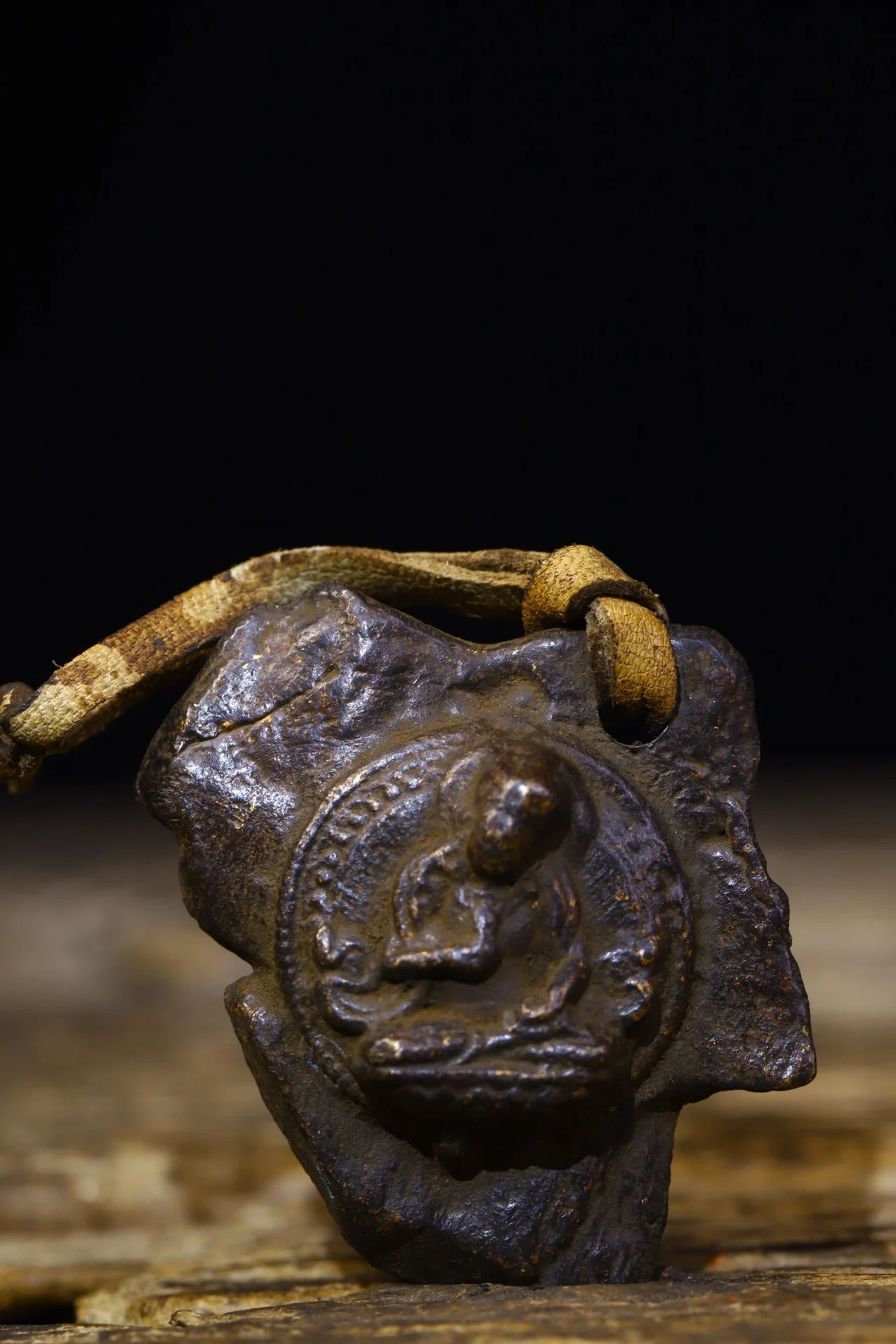 Home Decor 2"Tibet Buddhism Old Bronze Engraved Amulet Diamond Hammer Buddha Pendant amulet
Home Decor 2"Tibet Buddhism Old Bronze Engraved Amulet Diamond Hammer Buddha Pendant amulet
