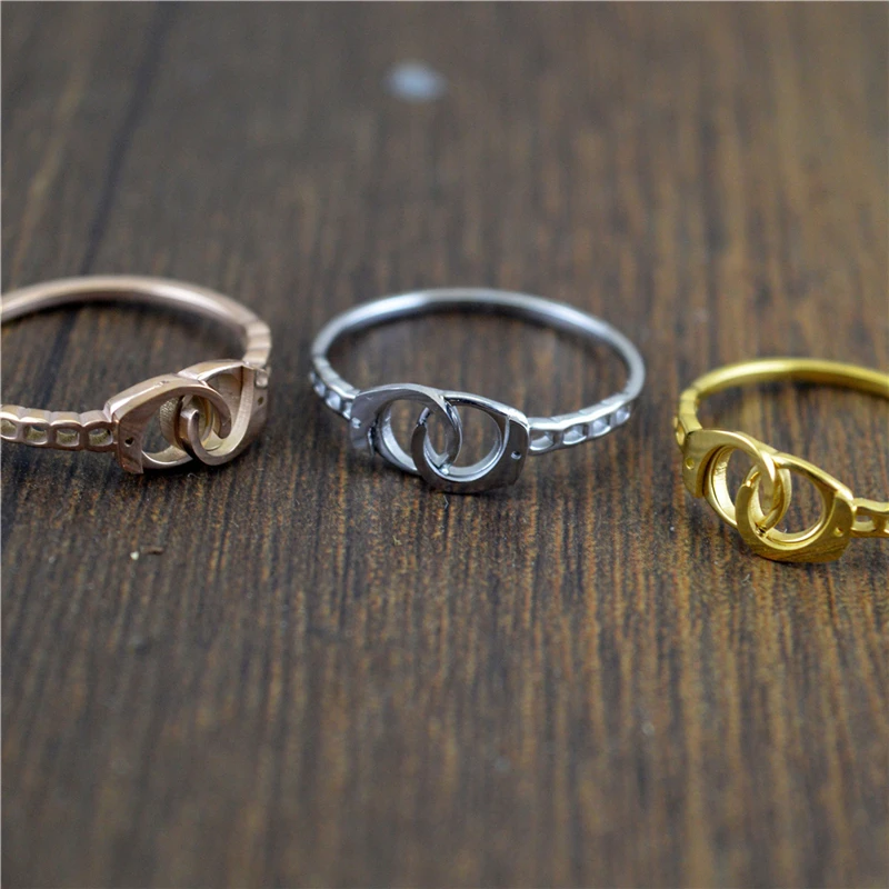 Trendy Gold Color Handcuffs Engagement Rings For Women Romantic 6mm Stainless Steel Wedding Bands 2021 New Jewelry Drop Shipping
Trendy Gold Color Handcuffs Engagement Rings For Women Romantic 6mm Stainless Steel Wedding Bands 2021 New Jewelry Drop Shipping