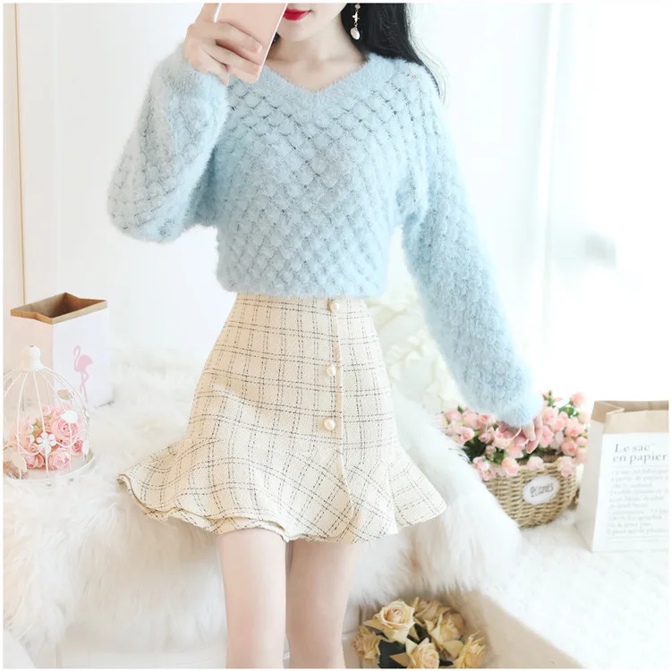 2019 Fall New Suit Loose V-Neck Sweater Knitted Top Pattern & Grid Fishtail Short Skirt Women 2 Pcs Clothing Set Knitwear
2019 Fall New Suit Loose V-Neck Sweater Knitted Top Pattern & Grid Fishtail Short Skirt Women 2 Pcs Clothing Set Knitwear