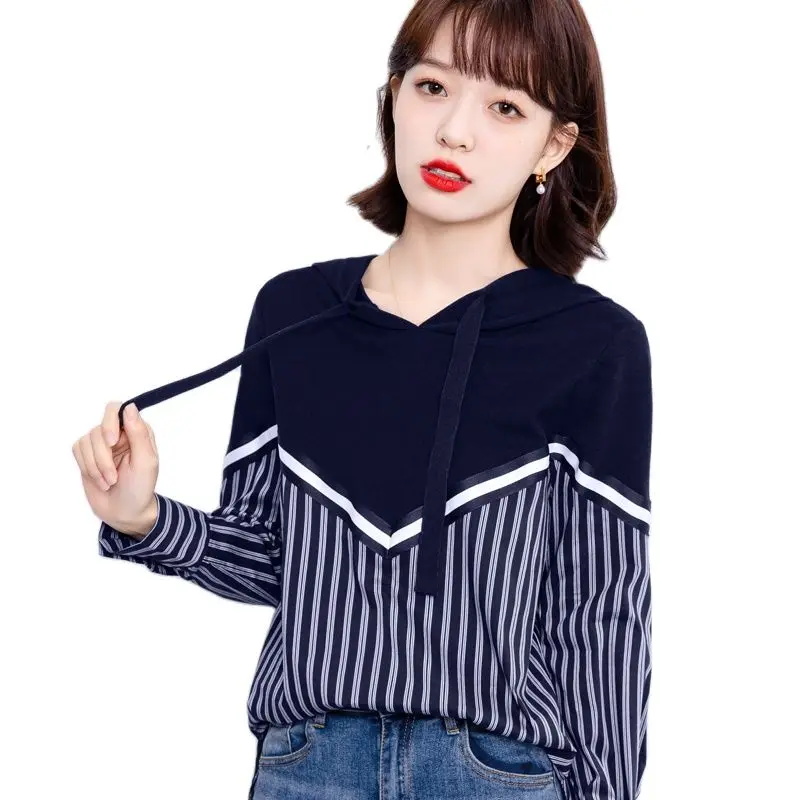 Casual hooded sweater for early autumn 2021 new knitted stitching striped loose contrast color top Korean women's clothing
Casual hooded sweater for early autumn 2021 new knitted stitching striped loose contrast color top Korean women's clothing