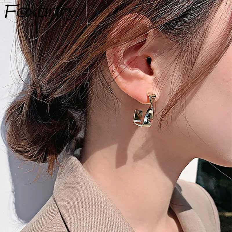 Foxanry INS Fashion Silver Color Stud Earrings for Women France Gold Plated Elegant Twisted L-shaped Bride Jewelry Gifts
Foxanry INS Fashion Silver Color Stud Earrings for Women France Gold Plated Elegant Twisted L-shaped Bride Jewelry Gifts