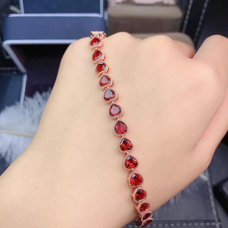 MDINA Natural Mozambique Wine Red Garnet Gemstone Love Heart Bracelet for Women 925 Sterling Silver Bangle Fine Jewelry
MDINA Natural Mozambique Wine Red Garnet Gemstone Love Heart Bracelet for Women 925 Sterling Silver Bangle Fine Jewelry
