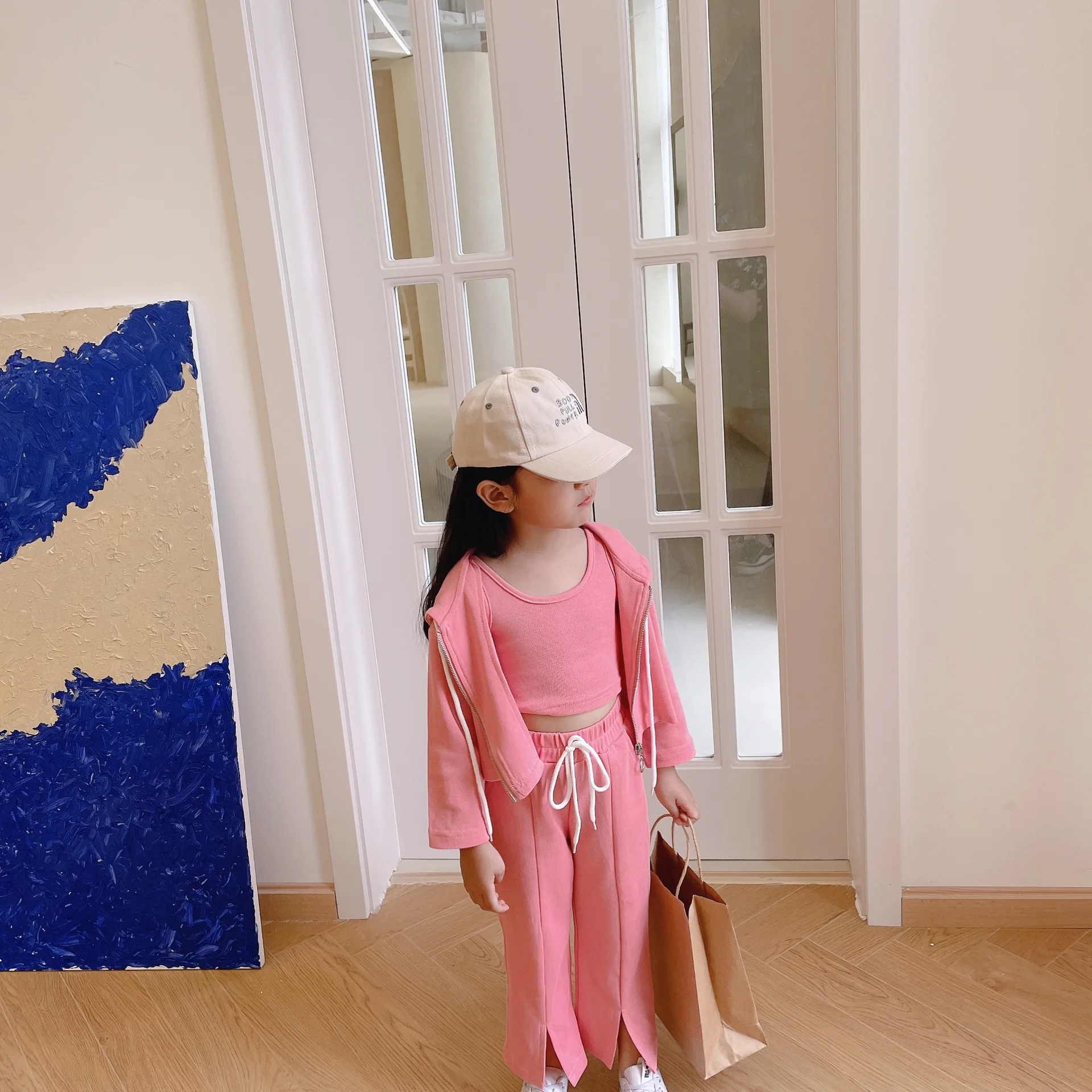 Girls Autumn Sports Suit Children's Hooded Jacket + Solid Color Vest + Casual Trousers Two-piece Suit Wholesale Clothing
Girls Autumn Sports Suit Children's Hooded Jacket + Solid Color Vest + Casual Trousers Two-piece Suit Wholesale Clothing