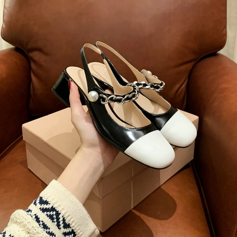 Spring Thick Heel All-Match Girl Lolita Princess Patent Leather Pearl Buckle Chain Mary Jane Doll Shoes Female Retro Sandals
Spring Thick Heel All-Match Girl Lolita Princess Patent Leather Pearl Buckle Chain Mary Jane Doll Shoes Female Retro Sandals