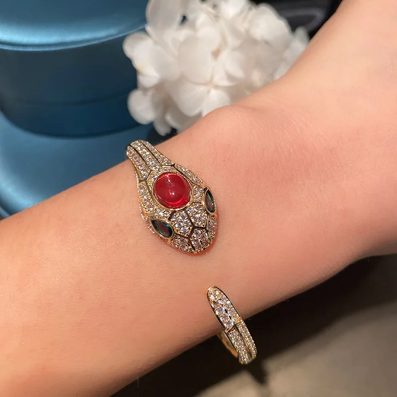 Micro-inlaid half circle zircon red diamond snake bracelet female green eye temperament spirit snake European and American style
Micro-inlaid half circle zircon red diamond snake bracelet female green eye temperament spirit snake European and American style