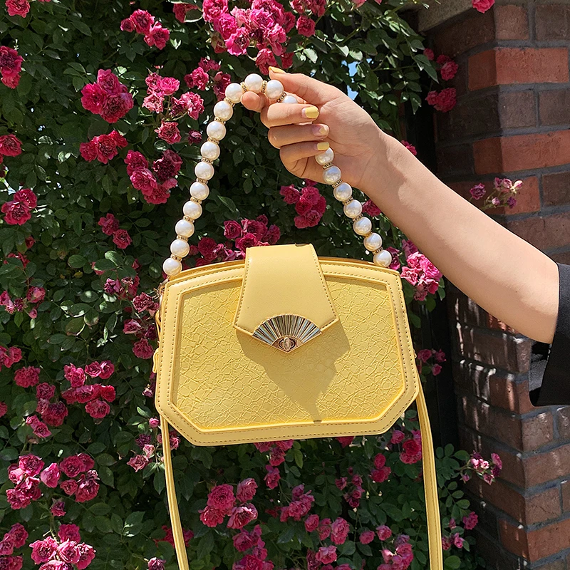 Women Fashionable Shoulder Bags New Pearl Female Messenger Bag Fashion Fan-Shaped Buckle Design Cross-Body Bag Trend Women's Bag
Women Fashionable Shoulder Bags New Pearl Female Messenger Bag Fashion Fan-Shaped Buckle Design Cross-Body Bag Trend Women's Bag
