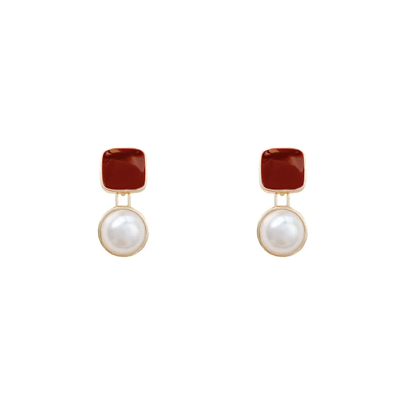 925 Silver Needle 2021 New Fashion Red Block Pearl Studs Ins Trend with The Same Temperament French Simple Earrings for Women
925 Silver Needle 2021 New Fashion Red Block Pearl Studs Ins Trend with The Same Temperament French Simple Earrings for Women