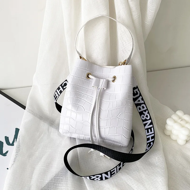 New women's bucket bags.Literary and artistic fashion handbags.Solid color Stone letter shoes shoulder bags.purses and handbags
New women's bucket bags.Literary and artistic fashion handbags.Solid color Stone letter shoes shoulder bags.purses and handbags