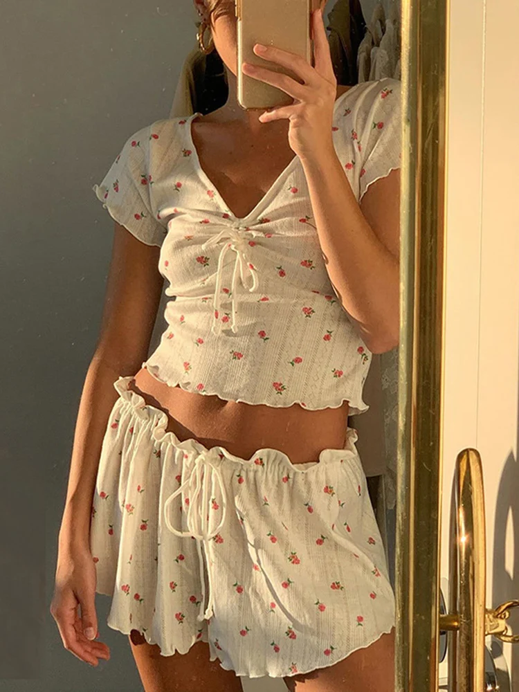 Women Camisole Sleep Wear Women Pajamas Heart Print Nightgown Ruffled Flounce Shorts Lingerie Set Home Clothes
Women Camisole Sleep Wear Women Pajamas Heart Print Nightgown Ruffled Flounce Shorts Lingerie Set Home Clothes