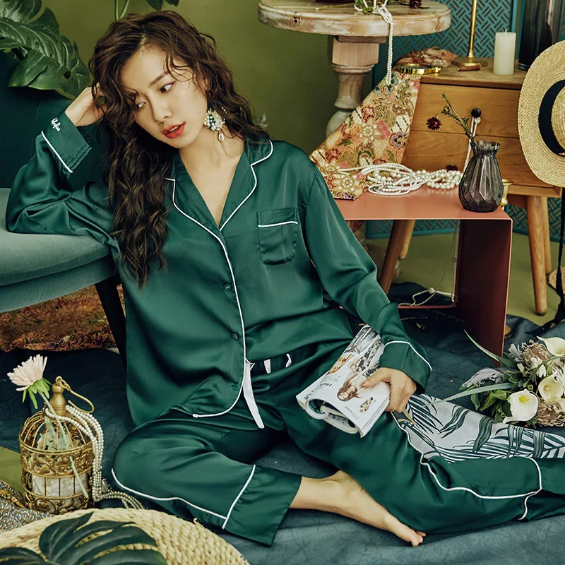 2PCS PJS Set With Buttons Women Satin Pajamas Suit Lapel Nightwear Casual Embroidery Letter Sleepwear Sexy Summer Home Clothes
2PCS PJS Set With Buttons Women Satin Pajamas Suit Lapel Nightwear Casual Embroidery Letter Sleepwear Sexy Summer Home Clothes