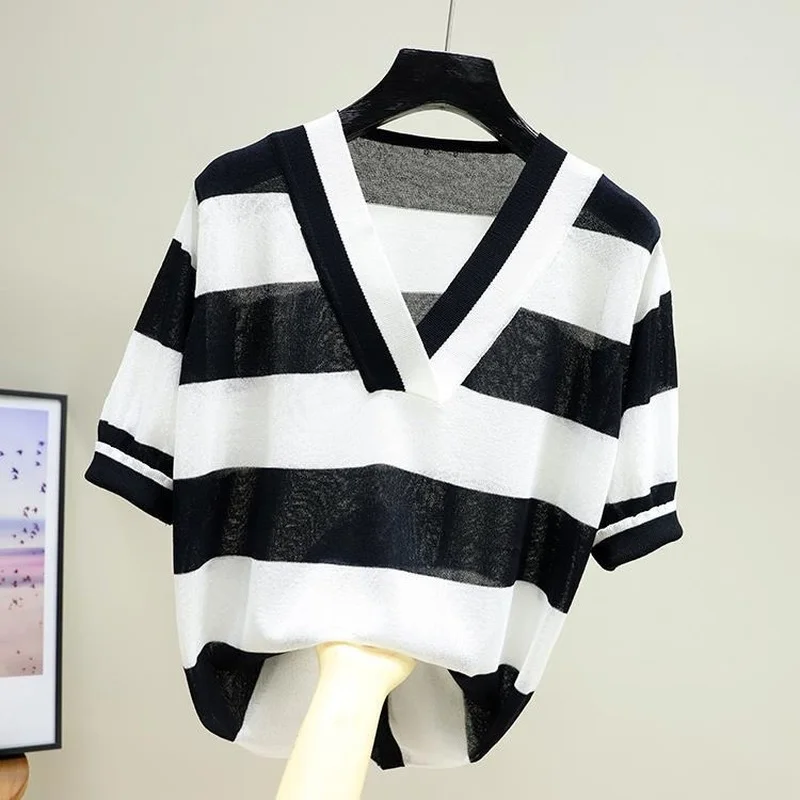 V-neck Shirts Women 2021 Summer New Fashion Women's Short-sleeved Wide Striped Ice Silk Sweater Korean Version New Women Tops
V-neck Shirts Women 2021 Summer New Fashion Women's Short-sleeved Wide Striped Ice Silk Sweater Korean Version New Women Tops