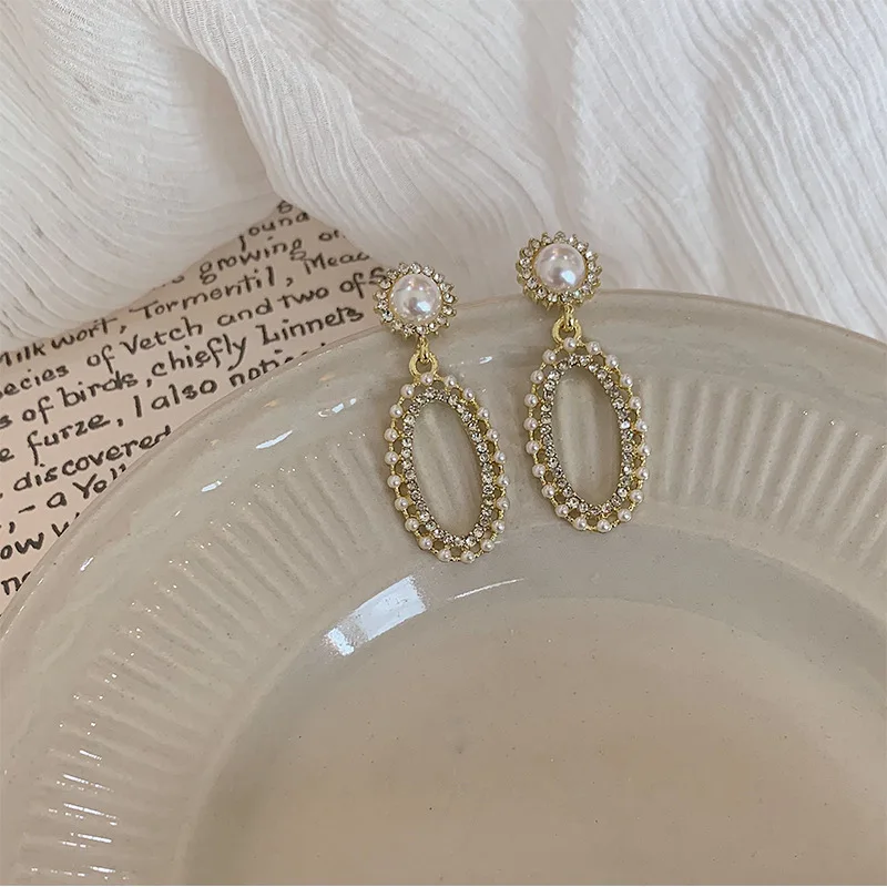 Origin Summer Elegant Geometric Oval Rhinestone Pearl Dangle Earrings for Women Vintage Hollow Out Wedding Earrings Jewelry
Origin Summer Elegant Geometric Oval Rhinestone Pearl Dangle Earrings for Women Vintage Hollow Out Wedding Earrings Jewelry