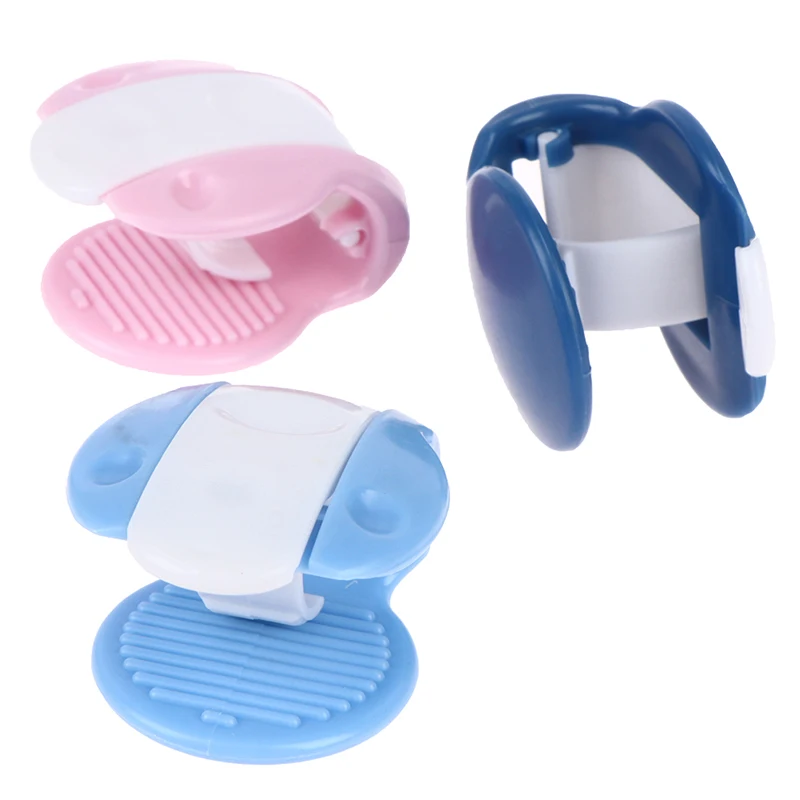 ABS 2Pcs/ Non Slip Gripper Round Shape Quilt Clips Fixer Needleless Cover Holder Fastener Bed Sheet Blankets Fastener Clips
ABS 2Pcs/ Non Slip Gripper Round Shape Quilt Clips Fixer Needleless Cover Holder Fastener Bed Sheet Blankets Fastener Clips