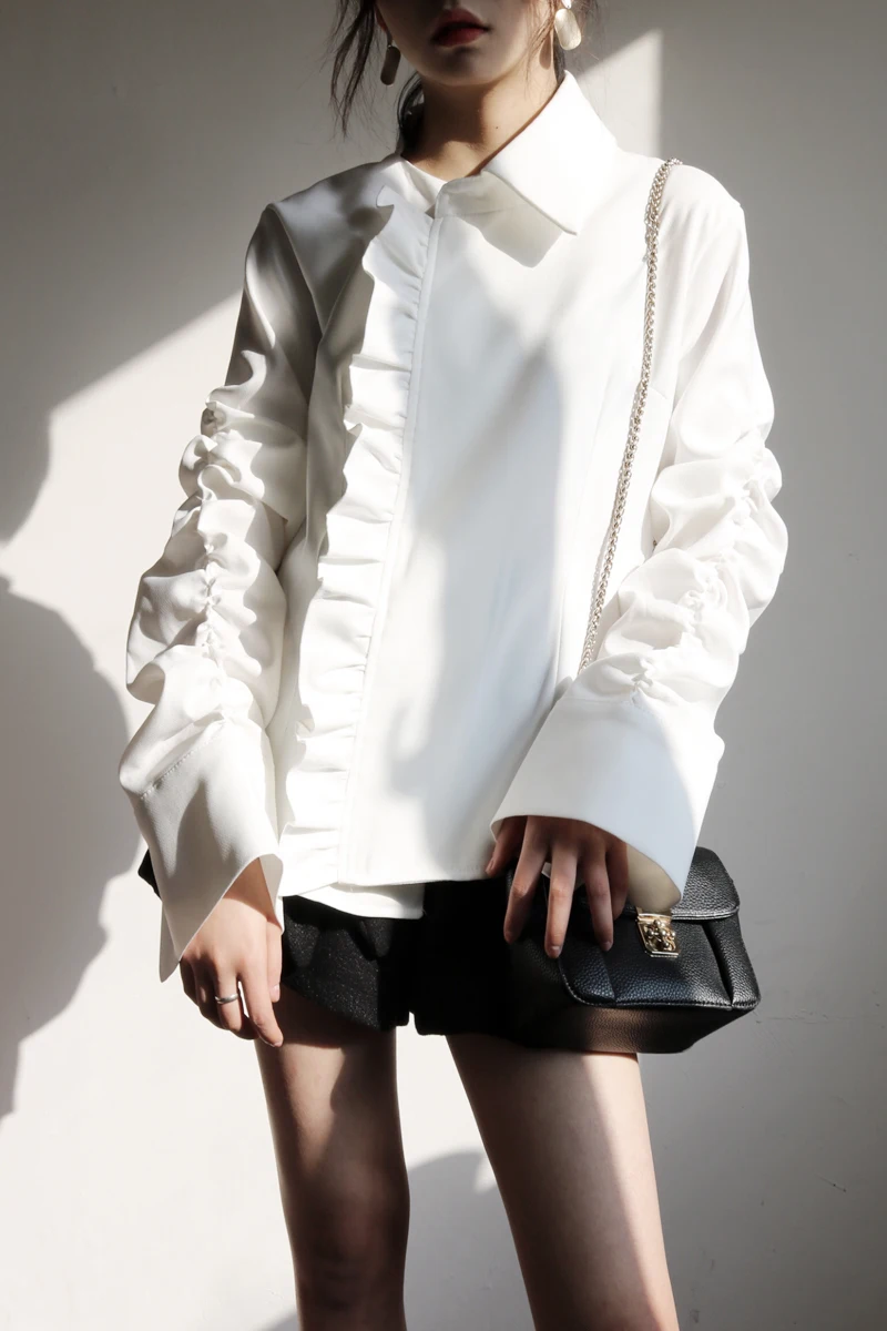 2019 New Spring Fashion Women Clothing Turn-down Collar Flare Sleeves Ruffles Pleated Single Breasted Cotton Shirt Q238 
2019 New Spring Fashion Women Clothing Turn-down Collar Flare Sleeves Ruffles Pleated Single Breasted Cotton Shirt Q238