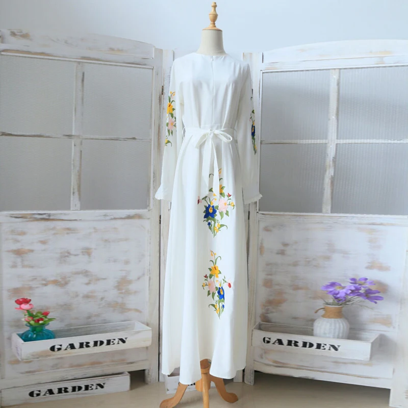 2021 Autumn Fashion Vintage Floral Embroidery Loose Robe Femme Elegant Muslim Arabian Oman Long Lantern Sleeve White Maxi Dress
2021 Autumn Fashion Vintage Floral Embroidery Loose Robe Femme Elegant Muslim Arabian Oman Long Lantern Sleeve White Maxi Dress