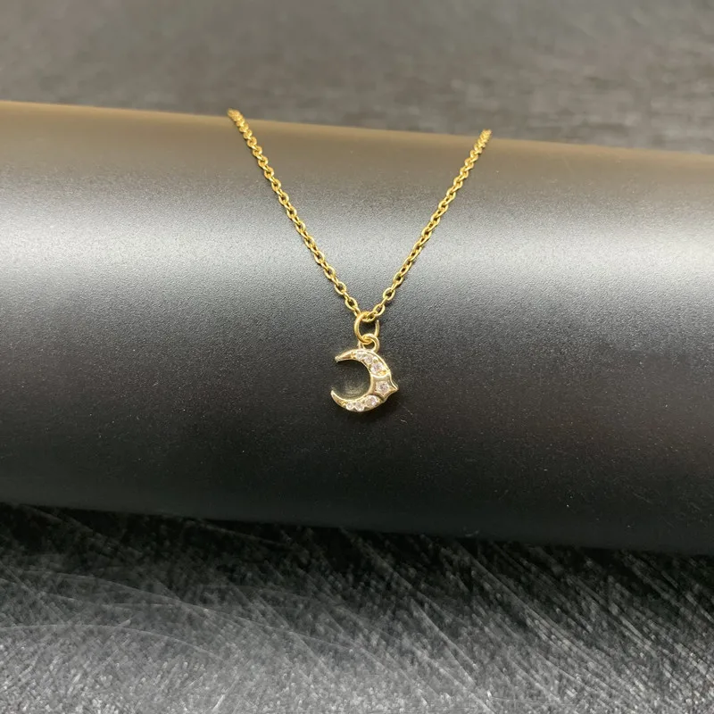 2022 New Fashion Women Elegant Cartoon Moon Pendant Clavicle Chain Necklace Women Sexy Party Moon Pendant Necklace Jewerly
2022 New Fashion Women Elegant Cartoon Moon Pendant Clavicle Chain Necklace Women Sexy Party Moon Pendant Necklace Jewerly
