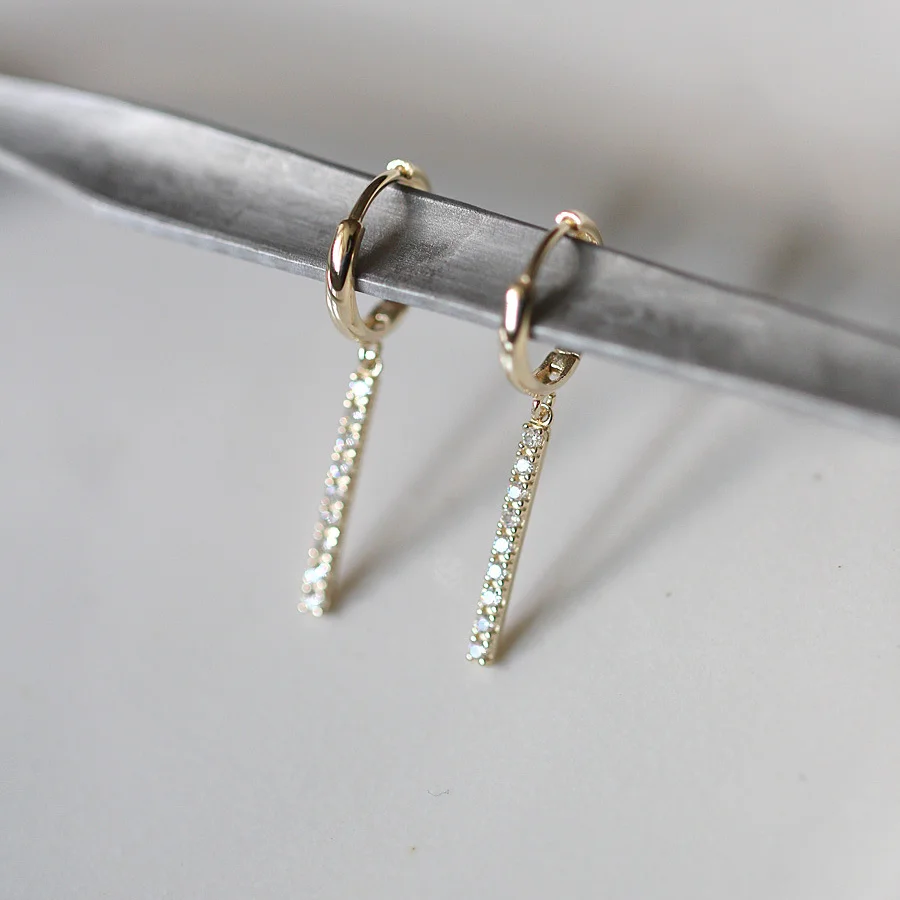 Korean Simple Gold-plated Long Strip Dangle Earring Luxury Girl CZ Micro Inlaid AAA Zirconia Earring Charm Lady Cocktail Jewelry
Korean Simple Gold-plated Long Strip Dangle Earring Luxury Girl CZ Micro Inlaid AAA Zirconia Earring Charm Lady Cocktail Jewelry